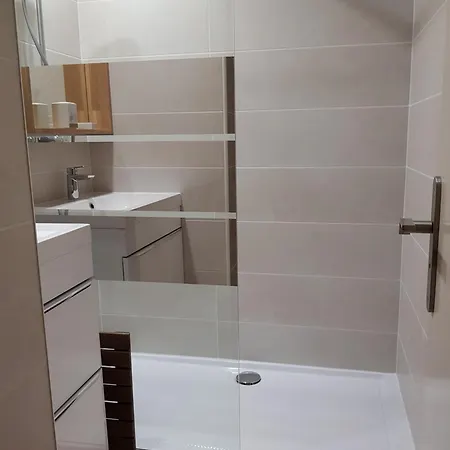 Valras Apartment *